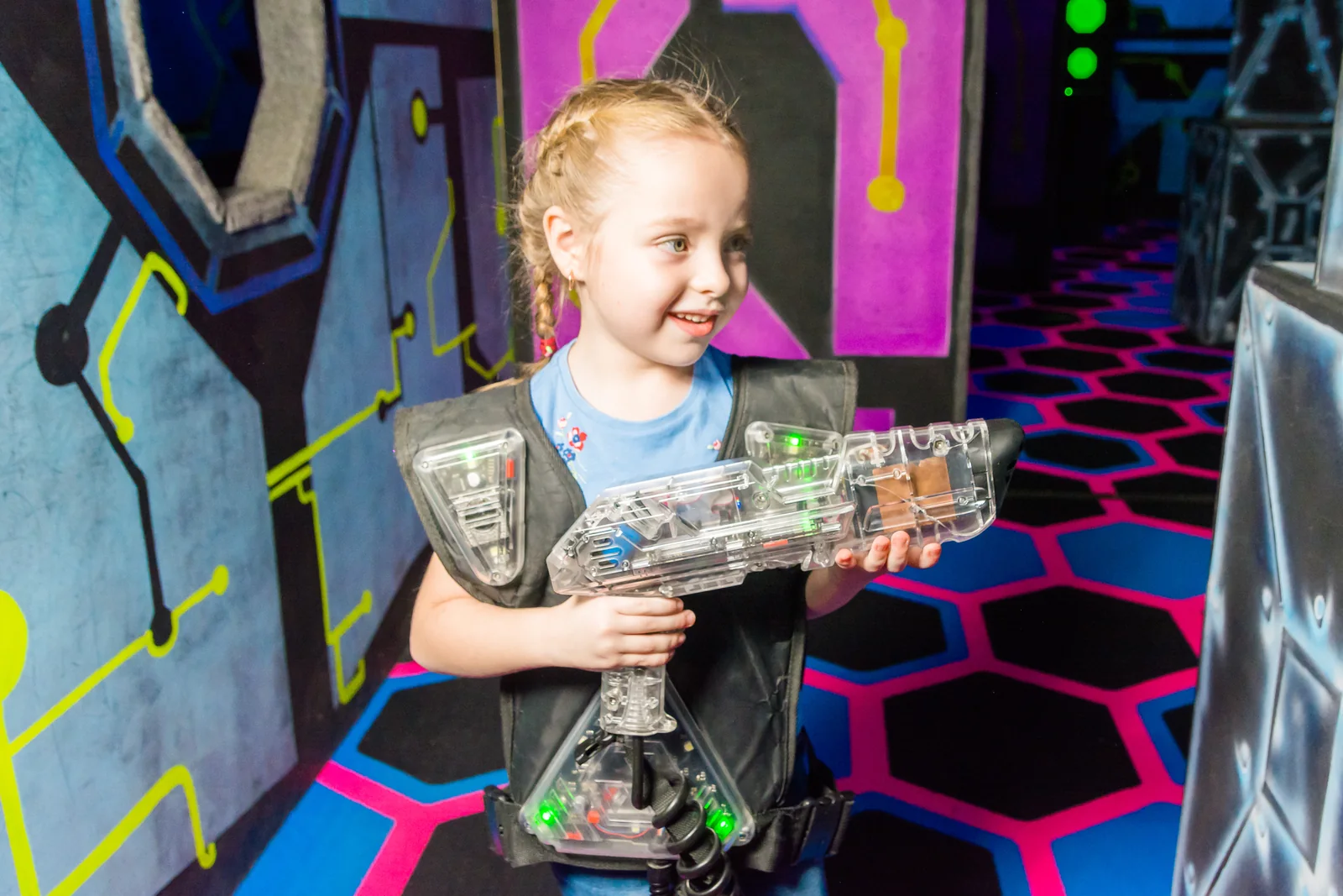 Яркий кадр с детской арены в LaserLand Чита