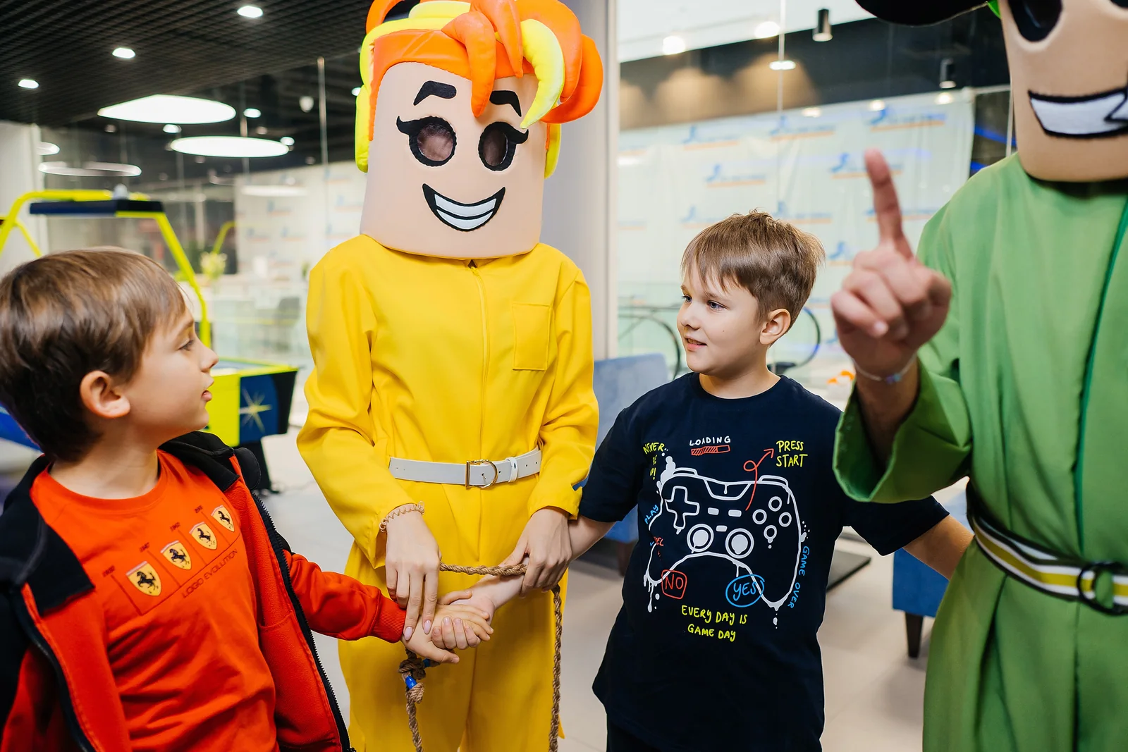 Живое общение детей во время программы в LaserLand Чита