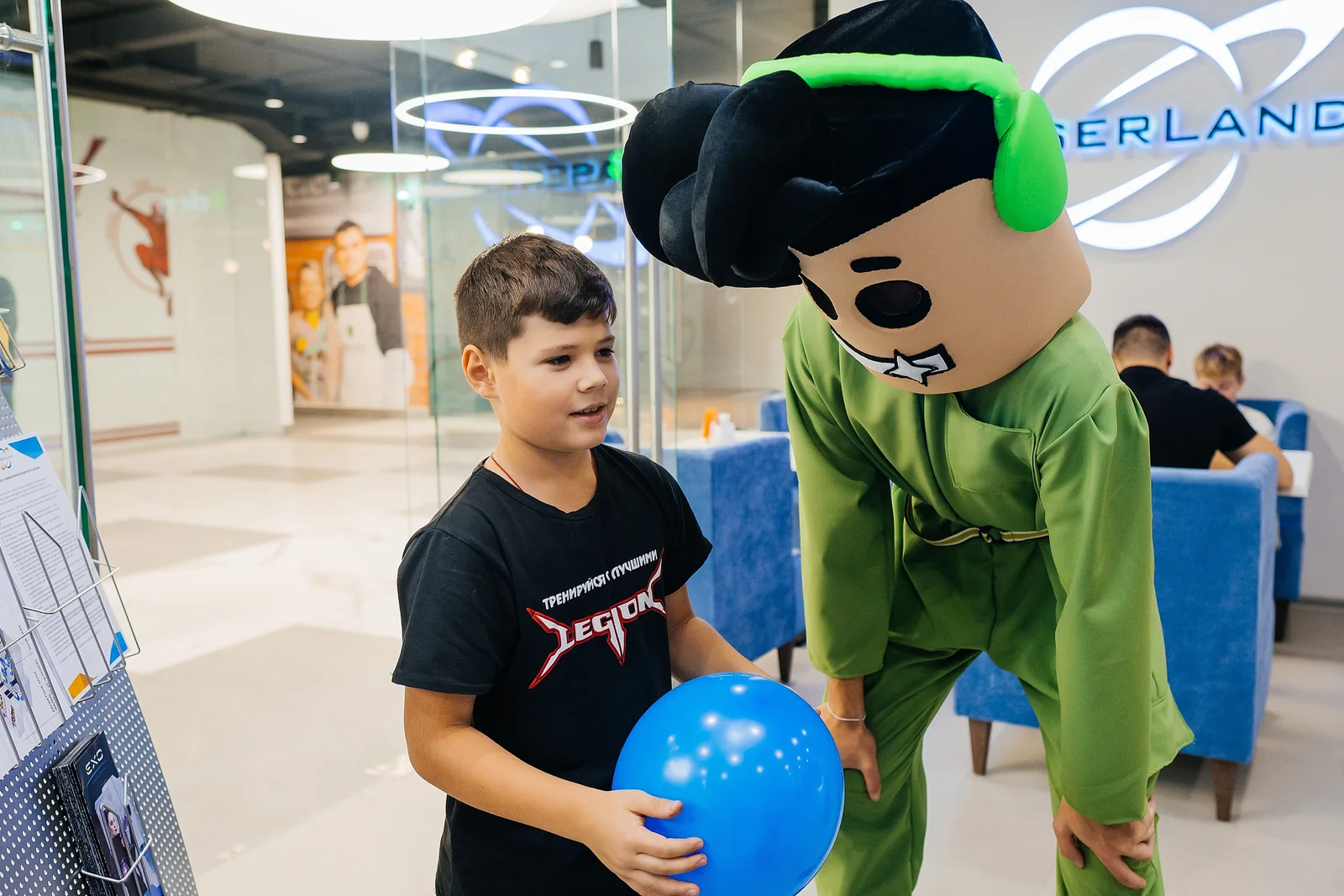 Гости у входной зоны LaserLand Чита