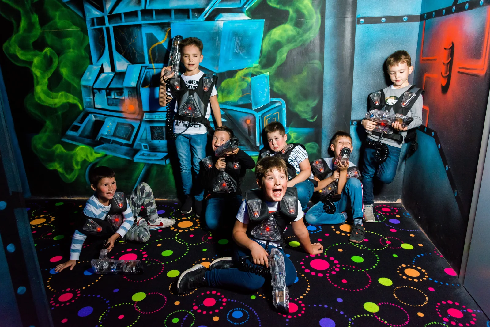 Друзья проводят свободный день активно в LaserLand Чита