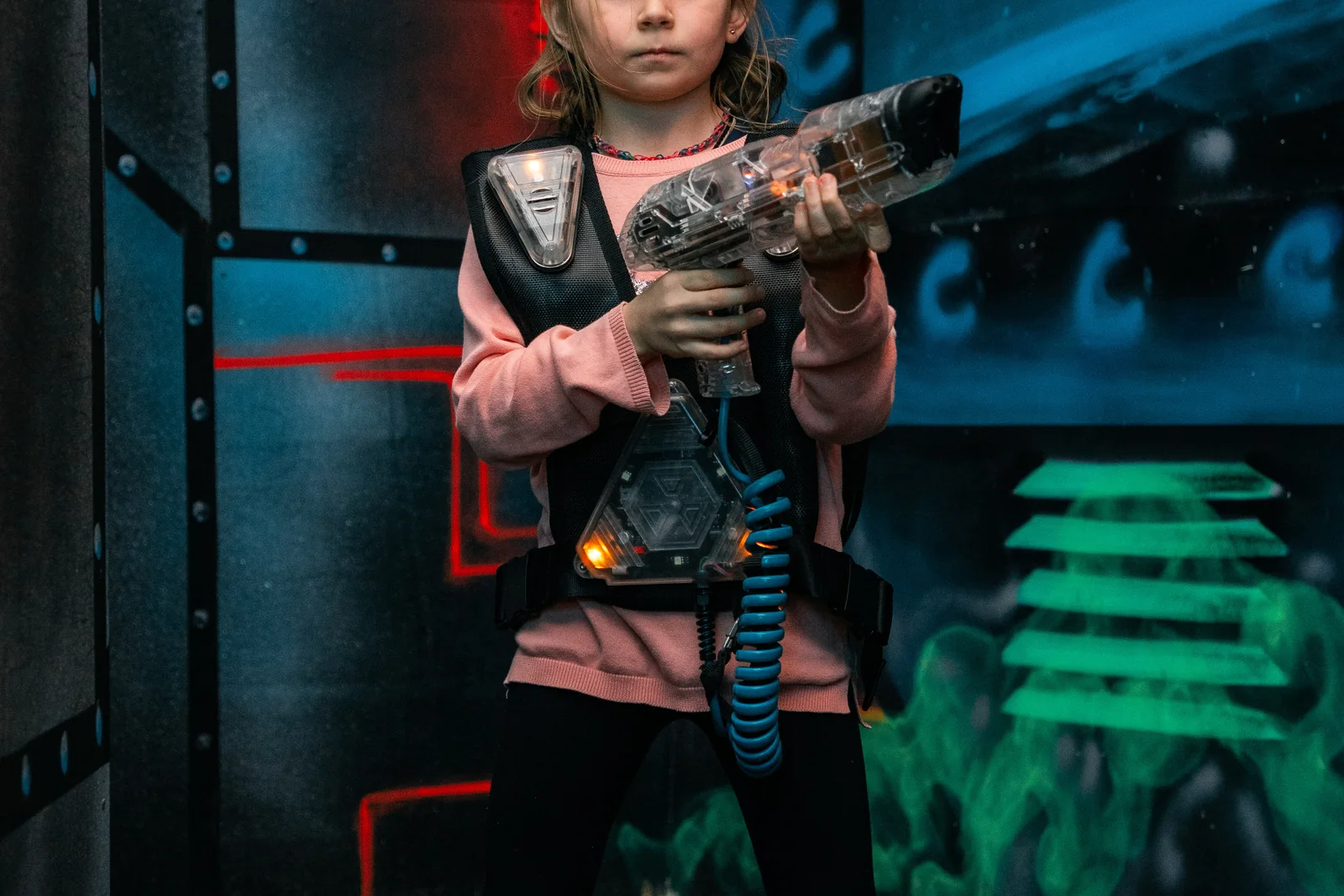 Игровое оборудование на арене в LaserLand Чита
