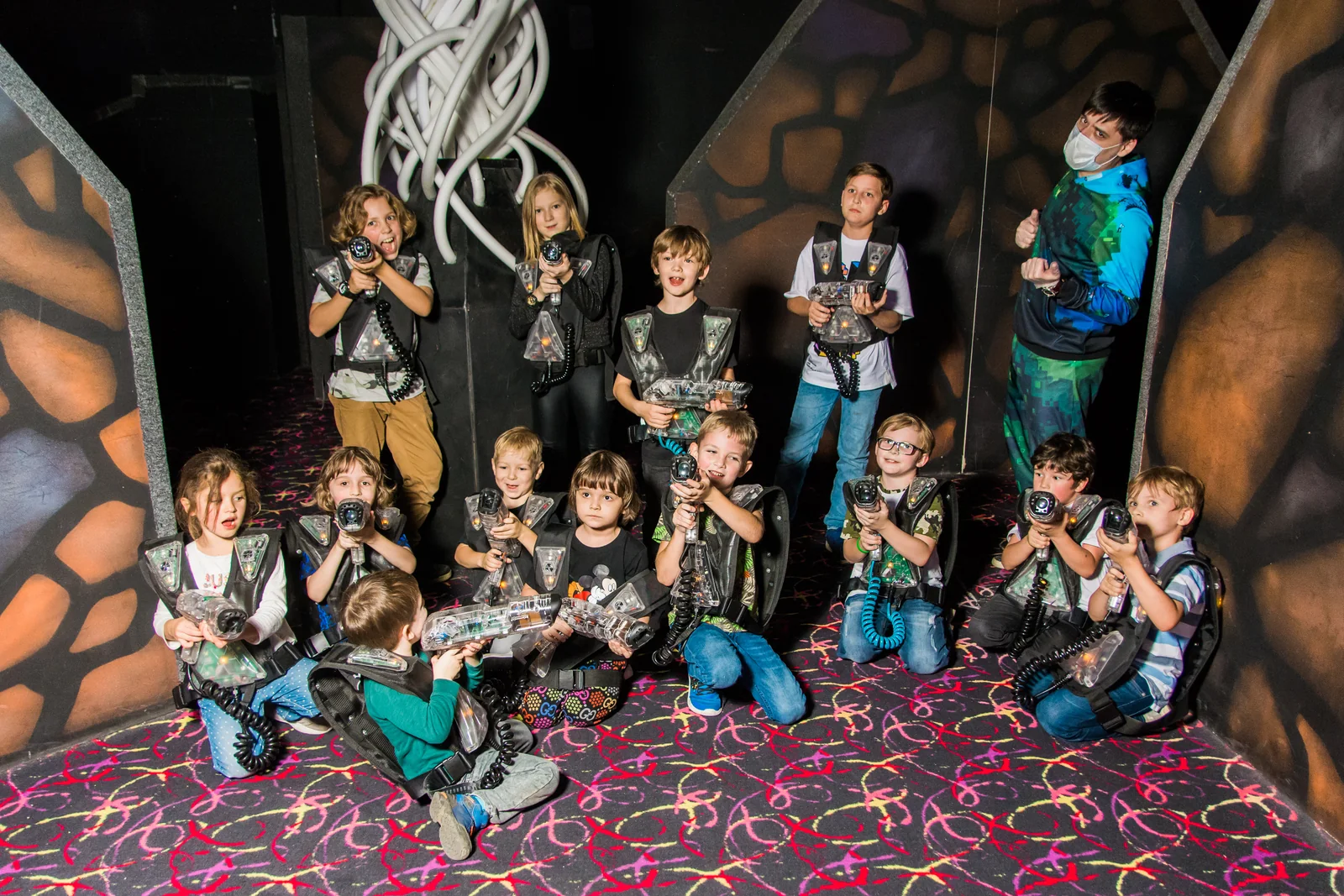 Командное фото большого класса в LaserLand Чита