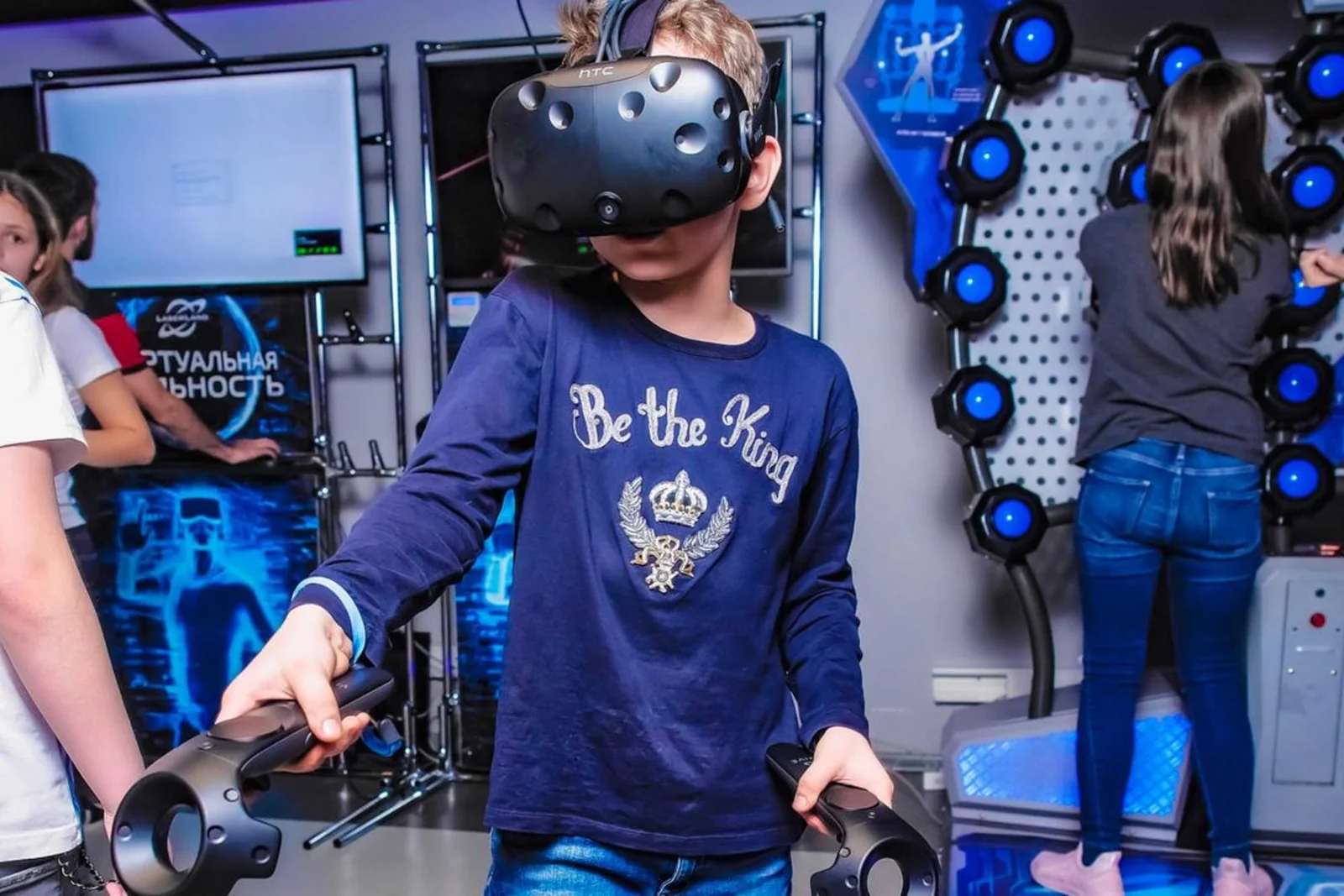 VR как дополнительная часть праздника в LaserLand Чита